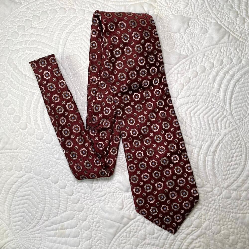 Hugo Boss Men's Burgundy Jacquard Geometric Silk Neck Tie 60"x3.5" Made in Italy